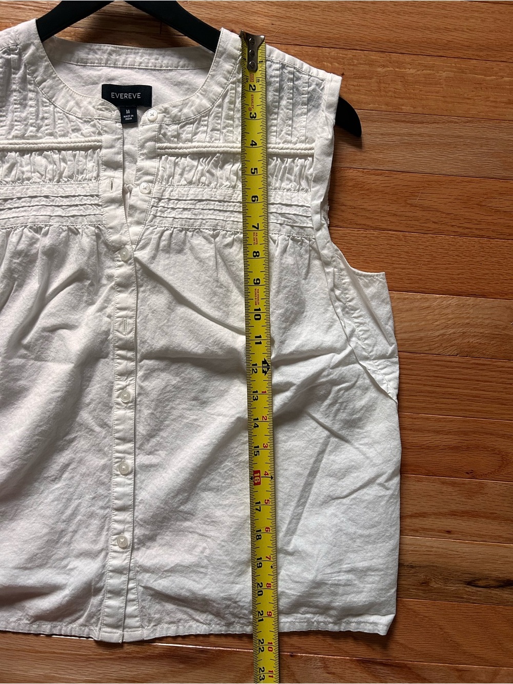 Evereve White Sleeveless Pintuck & Smocked Button-Front Top - Picture 4 of 5